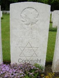 Etaples Military Cemetery - Widim, M
